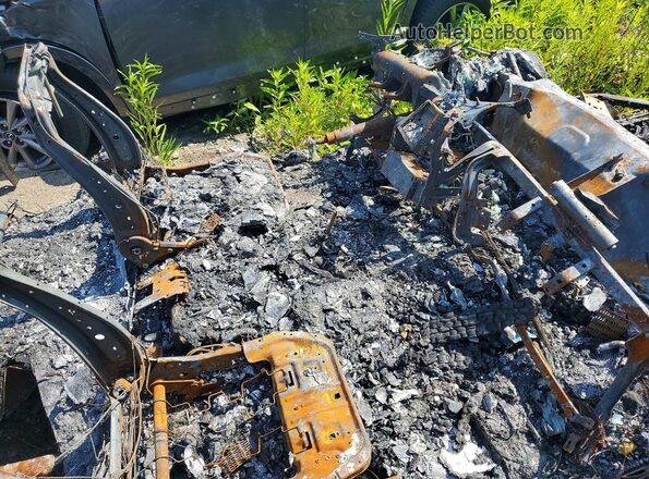 1FTFW1E57LFA47885 2020 FORD F150 Burn Вид салону спереду