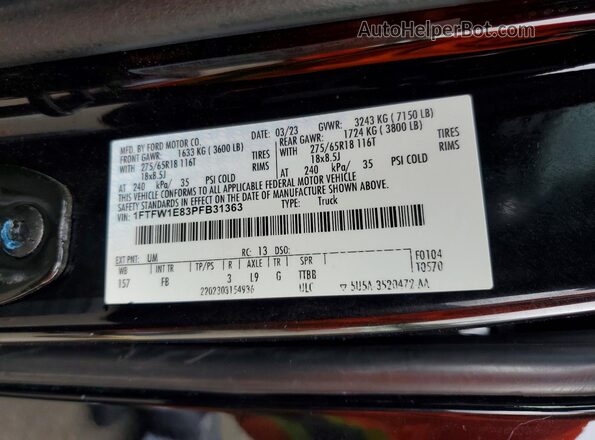 1FTFW1E83PFB31363 2023 FORD F150 Black Vista del compartimento del motor