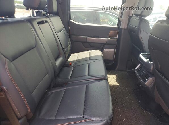 1FTFW1E8XPFC60667 2023 FORD F150 Silver Vista de los asientos traseros