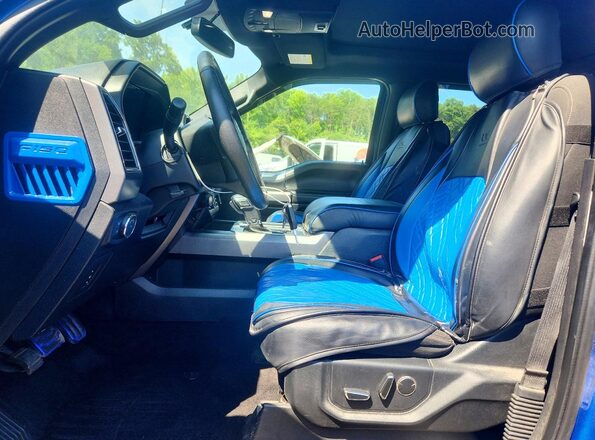 1FTFW1EG8HKD64686 2017 FORD F150 Blue Widok wnętrza z przodu