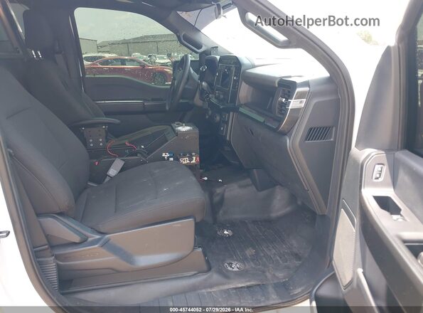 1FTFW1P86NKE40584 2022 FORD F-150 POLICE RESPONDER Белый Вид салона спереди