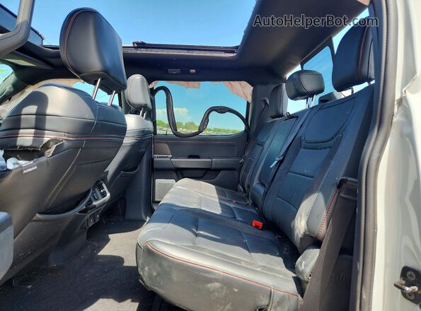 1FTFW1RG1RFB64768 2024 FORD F150 Gray Vista de los asientos traseros