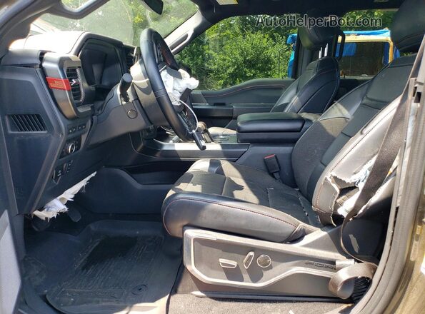 1FTFW1RG8RFB04857 2024 FORD F150 Зеленый Вид салона спереди