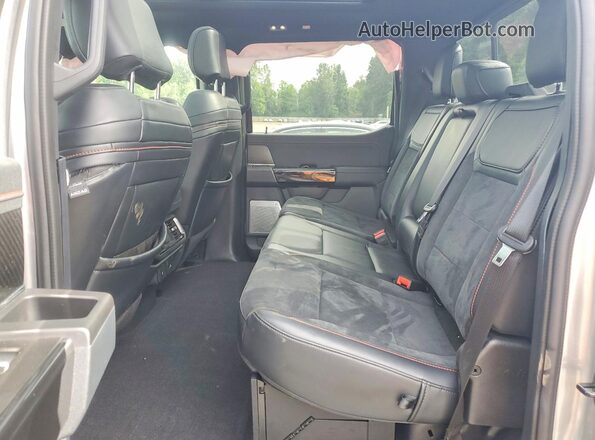 1FTFW1RJ8PFC35652 2023 FORD F150 Silver Widok tylnych siedzeń