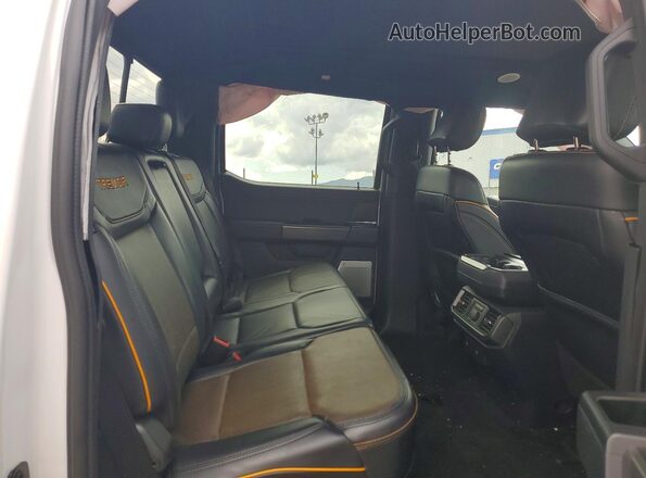 1FTFW4L53RFA69055 2024 FORD F150 White Widok tylnych siedzeń