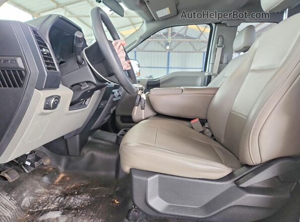 1FTFX1EF2GFC32230 2016 FORD F150 White Front interior view