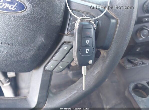 1FTFX1EF3HFA25153 2017 FORD F150 Белый Вид панели приборов