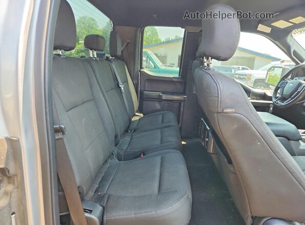1FTFX1EF5GFC04289 2016 FORD F150 Silver Vista de los asientos traseros