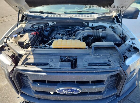 1FTMF1C80HKD73403 2017 FORD F150 White Widok wnętrza z tyłu
