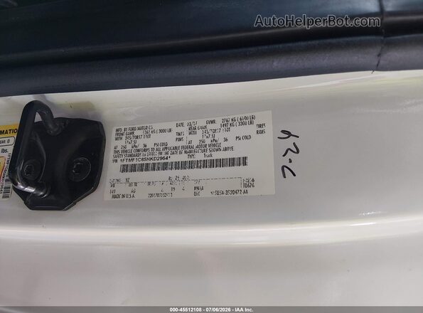 1FTMF1C85HKD29641 2017 FORD F150 Белый Вид подкапотного пространства