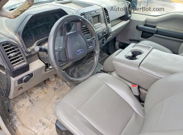 1FTMF1C85HKD44253 2017 FORD F150 White Widok deski rozdzielczej