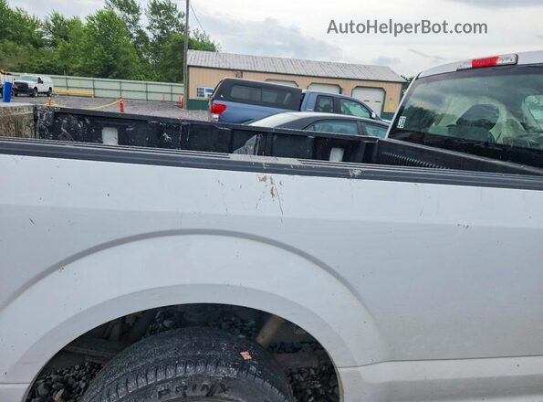 1FTMF1C86HKD57030 2017 FORD F150 White Widok tylnych siedzeń