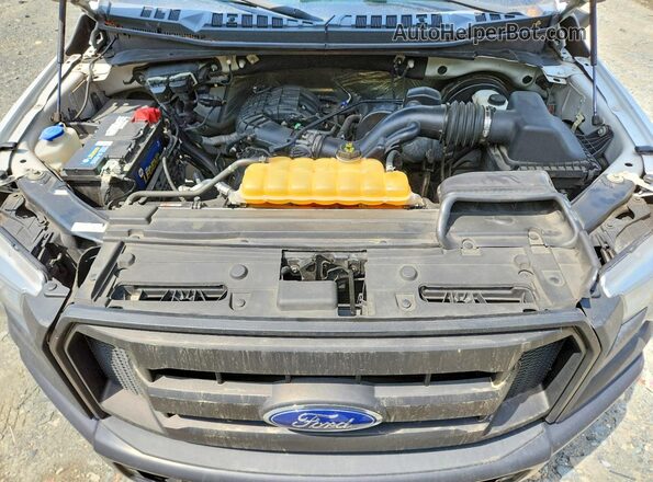 1FTMF1C89GKF59875 2016 FORD F150 White Widok wnętrza z tyłu