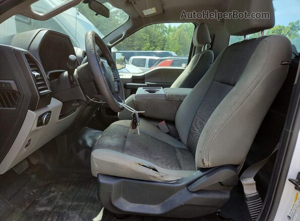 1FTMF1C89GKF59875 2016 FORD F150 White Widok wnętrza z przodu