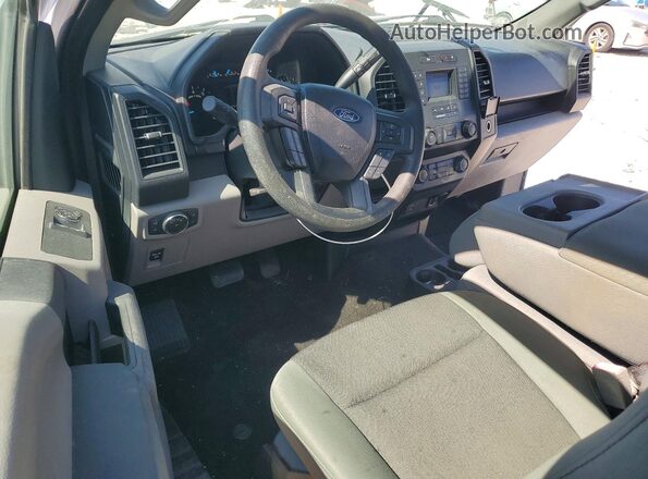1FTMF1CB2KKF33557 2019 FORD F150 Белый Вид панели приборов