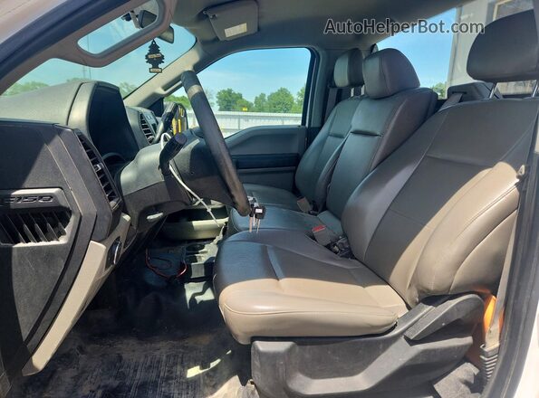1FTMF1CB5JKD06412 2018 FORD F150 White Widok wnętrza z przodu