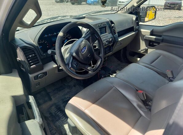 1FTMF1CB5JKD06412 2018 FORD F150 White Widok deski rozdzielczej