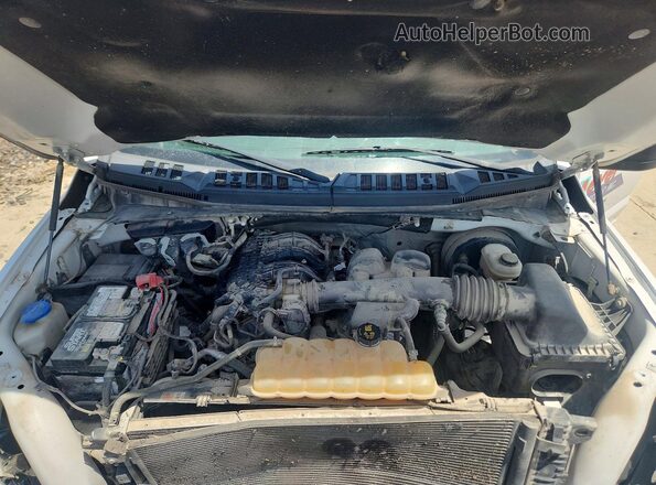 1FTMF1CB5JKD06412 2018 FORD F150 White Widok wnętrza z tyłu