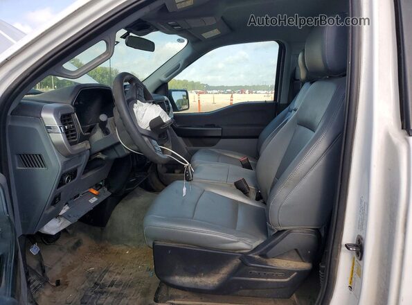 1FTMF1CB5PKE71904 2023 FORD F150 Белый Вид салона спереди