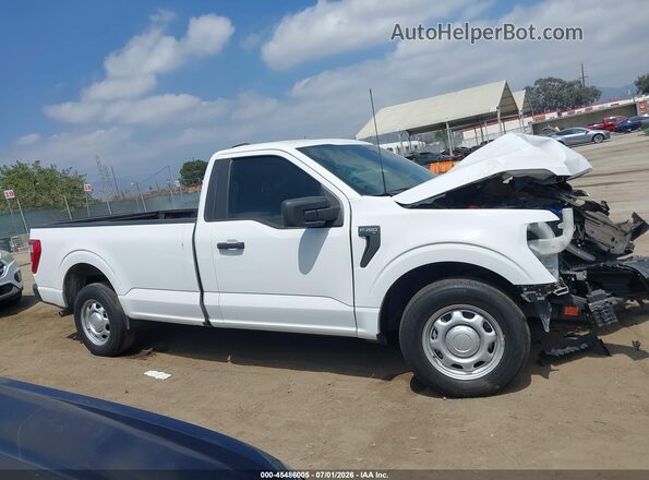 1FTMF1CB6NKE58639 2022 FORD F150 White Rear interior view