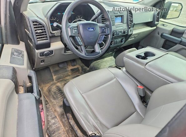 1FTMF1CB7JFE21246 2018 FORD F150 White Widok deski rozdzielczej