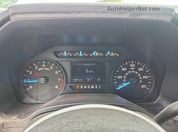 1FTMF1CB7JFE21246 2018 FORD F150 White Widok zestawu wskaźników