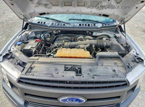 1FTMF1CB7JFE21246 2018 FORD F150 White Widok wnętrza z tyłu