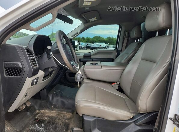 1FTMF1CB7JKF27753 2018 FORD F150 White Вид салону спереду