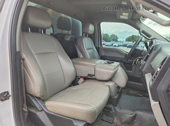 1FTMF1CB7JKF27753 2018 FORD F150 White Вид задніх сидінь