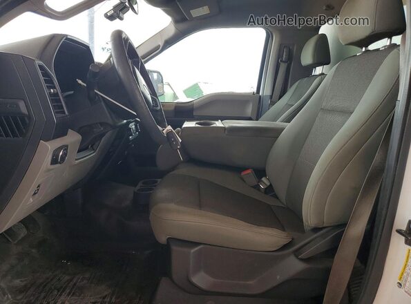 1FTMF1CB8JKC04425 2018 FORD F150 White წინა სალონის ხედი