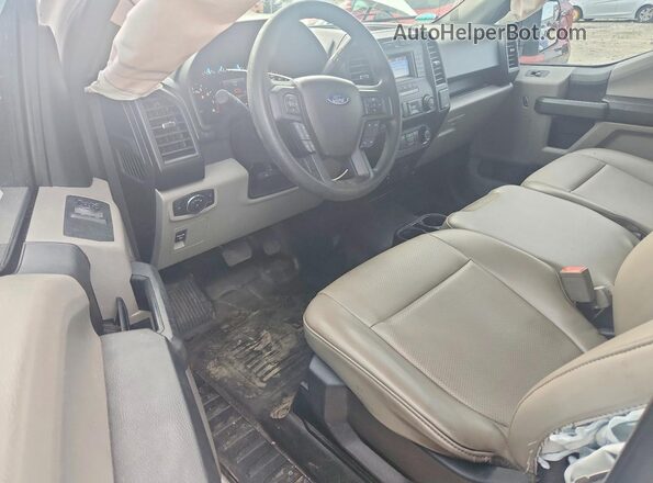 1FTMF1CB8KFA42581 2019 FORD F150 White Вид панелі приладів