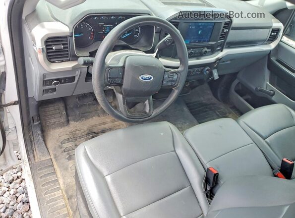 1FTMF1CB8MKE36852 2021 FORD F150 Белый Вид панели приборов