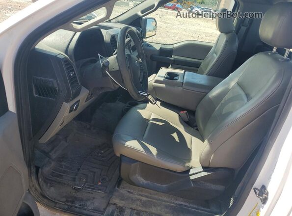 1FTMF1CB9JKC03090 2018 FORD F150 Белый Вид салона спереди