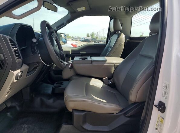 1FTMF1CBXJKF50590 2018 FORD F150 White Widok wnętrza z przodu