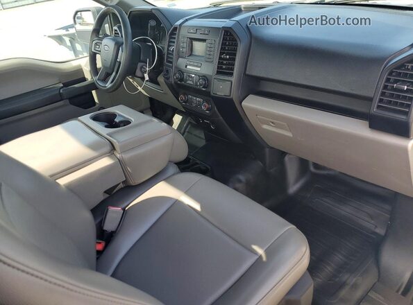 1FTMF1CBXJKF50590 2018 FORD F150 White Widok deski rozdzielczej