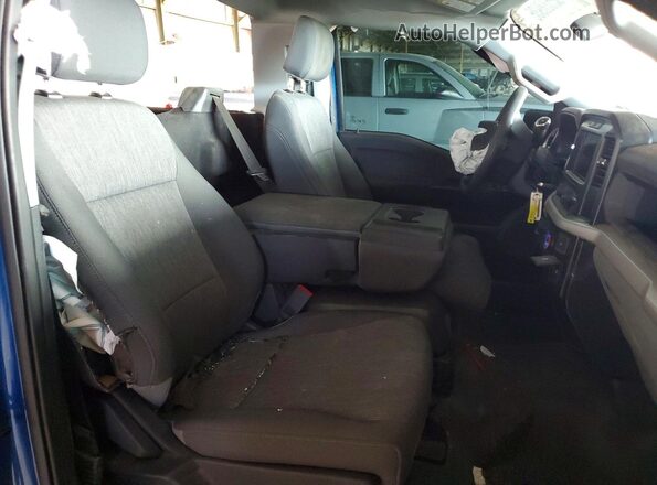 1FTMF1E56PKF33527 2023 FORD F150 Blue Vista de los asientos traseros