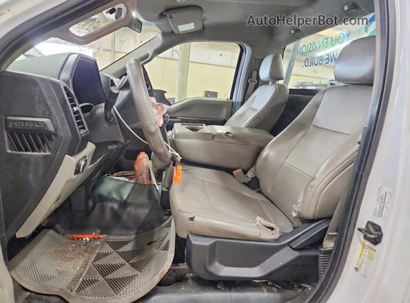 1FTMF1E88GKE09107 2016 FORD F150 White Widok wnętrza z przodu