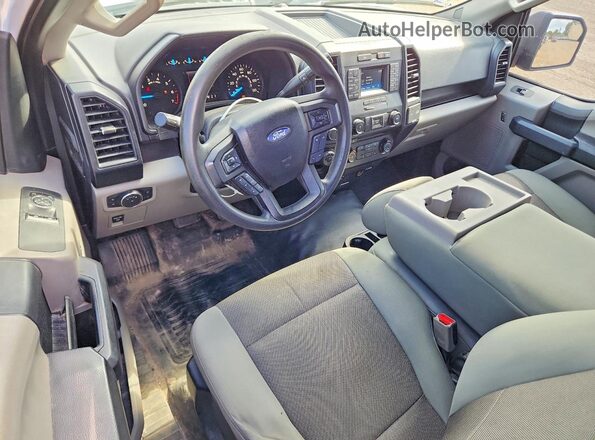 1FTMF1EP4GKD41802 2016 FORD F150 White Widok deski rozdzielczej