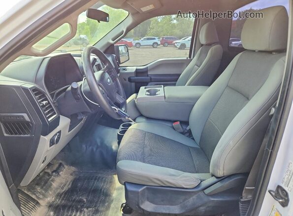 1FTMF1EP4GKD41802 2016 FORD F150 White Widok wnętrza z przodu