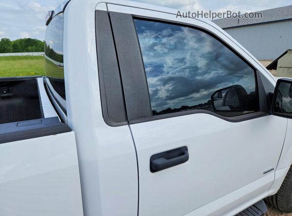 1FTMF1EP4GKD41802 2016 FORD F150 White Widok tylnych siedzeń