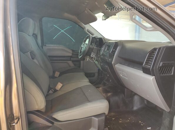 1FTMF1EP7JKD09384 2018 FORD F150 Gray Widok tylnych siedzeń