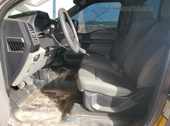 1FTMF1EP7JKD09384 2018 FORD F150 Gray Widok wnętrza z przodu