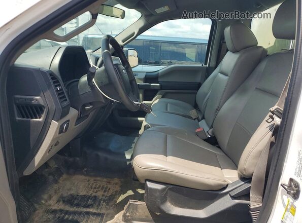 1FTNF1CG8JKC58520 2018 FORD F150 Белый Вид салона спереди