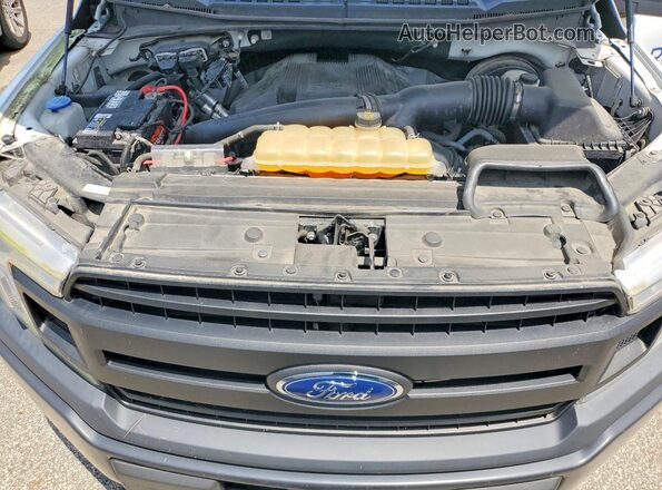 1FTNF1CG8JKC58520 2018 FORD F150 Белый Вид задней части салона