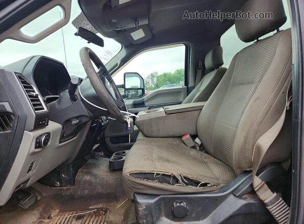 1FTRF3BT0HEC17657 2017 FORD F350 Черный Вид салона спереди