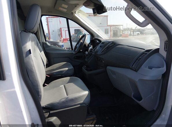 1FTYE1YM8HKA10437 2017 FORD TRANSIT-150 Белый Вид салона спереди
