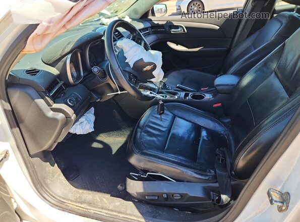 1G11E5SA1GF141572 2016 CHEVROLET MALIBU White Front interior view