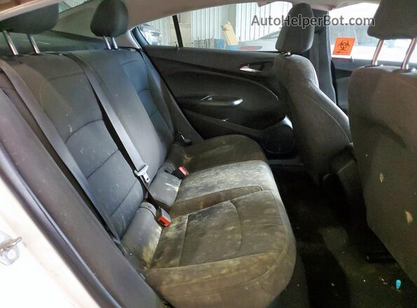 1G1BC5SM2J7143112 2018 CHEVROLET CRUZE Белый Вид задних сидений