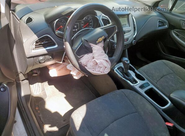1G1BC5SM2J7143112 2018 CHEVROLET CRUZE Белый Вид панели приборов