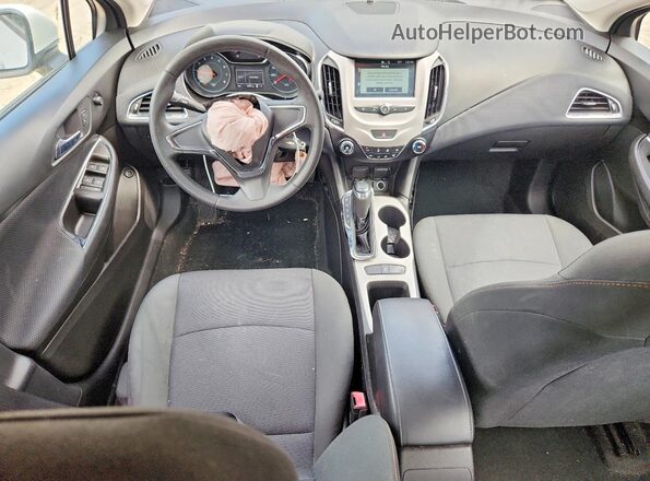 1G1BC5SM2J7173047 2018 CHEVROLET CRUZE Белый Вид панели приборов